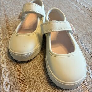 OshKosh B'gosh Mary Jane style shoes